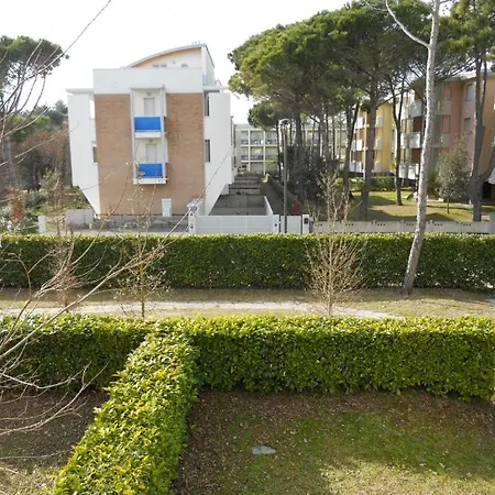 Nice Flat Next To The Beach In Bibione Pineda 비비오네
